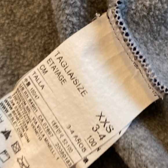 ✨FREE✨ with bundle purchase - Boys United Colors of Benetton Hoodie - Picture 4 of 4